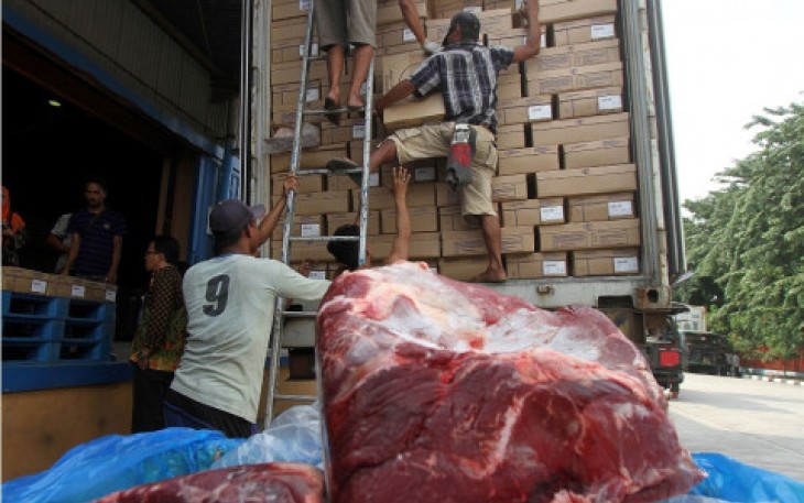 Ilustrasi bongkar muat impor daging