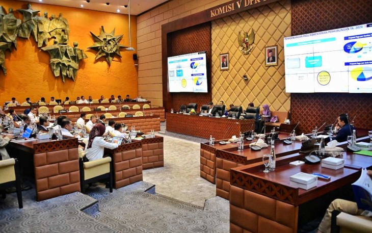 Menhub Budi Karya Sumadi raker bersama Komisi V DPR RI di Jakarta, Kamis (29/8)