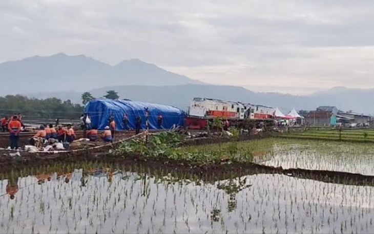 Jalur kereta di km 181+700 antara stasiun Haurpugur-Cicalengka Bandung dinyatakan aman untuk dilalui dengan kecepatan 5 km/jam.