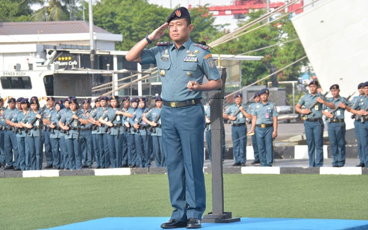 Panglima Komando Lintas Laut Militer Laksda TNI Hudiarto Krisno Utomo, PSC(J) M.A., M.M.S., CHRMP di lapangan Apel Mako Kolinlamil, Tanjung Priok, Jakarta, Rabu (17/1)