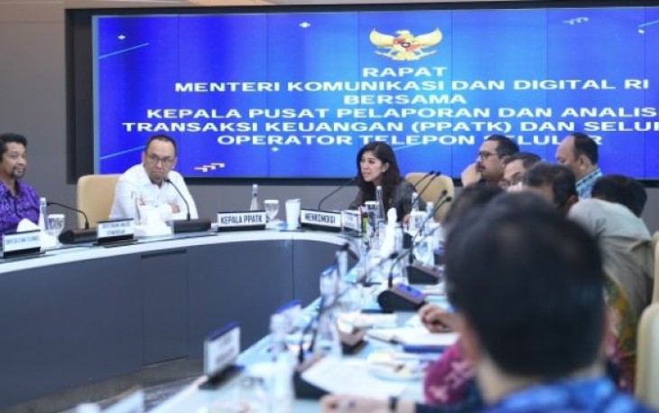 Menkomdigi Meutya Hafid saat rakor bersama PPATK dan Operator Telekomunikasi Seluler di Jakarta, Selasa (3/12)