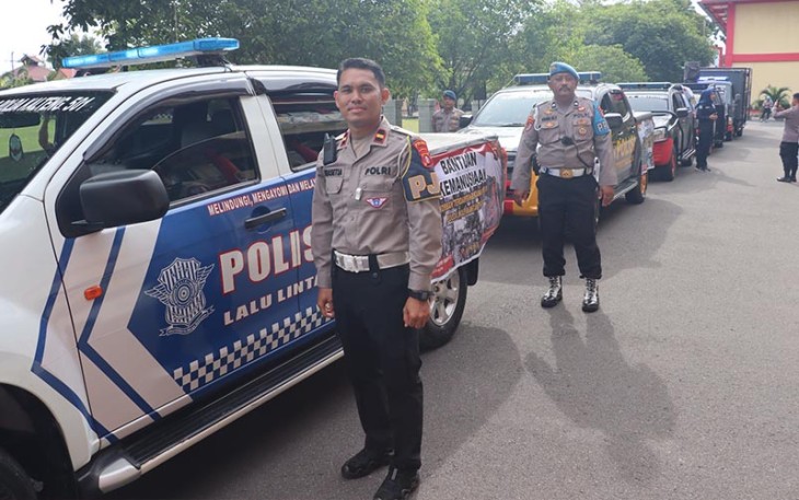 Ditlantas Polda Kalteng saat Kawal Distribusi Bantuan Kemanusian Bagi Masyarakat Terdampak Banjir di Barito Selatan 