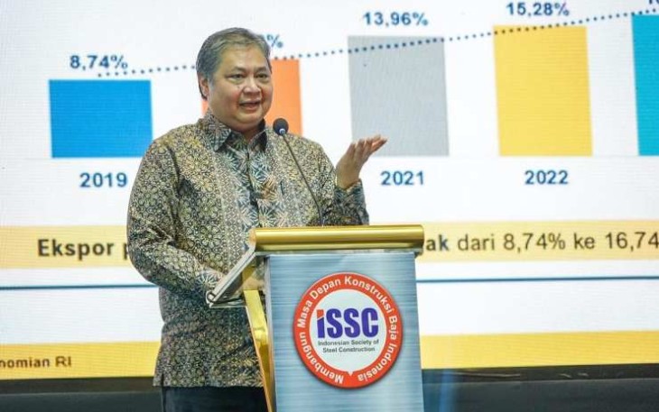 Menteri Koordinator Bidang Perekonomian Airlangga Hartarto saat memberikan sambutan di Seminar dan Rapat Kerja Nasional (Rakernas) III Indonesian Society of Steel Construction (ISSC), Jakarta, Rabu (10/7)