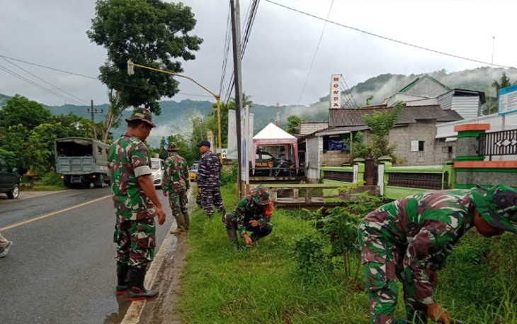 Koramil 0801/01 Pacitan bersama Kepolisian Gelar Aksi Bersih-Bersih