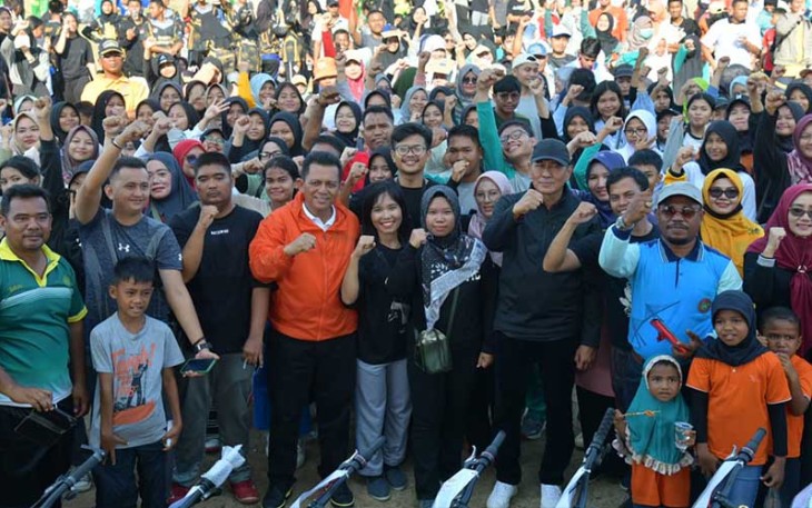 Foto Bersama di Lapangan Pasar CGC Fanindo Tanjung Uncang, Batu Aji Kota Batam, Ahad (4/2). 