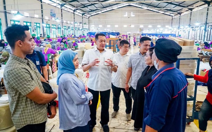 Bamsoet saat berkunjung hari ke-14 di Dapil-7 Jawa Tengah ke Pabrik Rokok Mitra Sampoerna PT Mitra Karya Tri Utama di Purbalingga, Rabu (31/1/24).