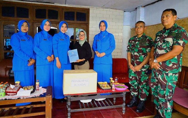 Puspenerbal saat Santuni Warakauri dalam Program Jumat Berkah, Jumat (16)2/2024).
