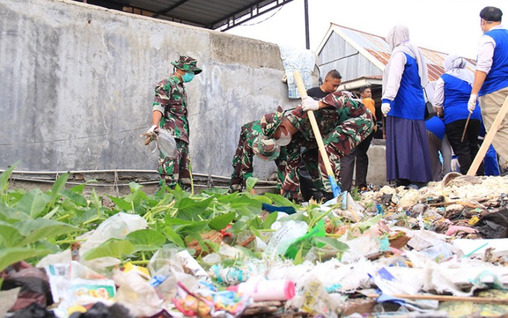  Karya Bhakti bertajuk “Jumat Bersih”  bersama lapisan masyarakat di kampung Bajo, kecamatan Tenete Riatang Timur Kabupaten Bone pada Jumat (26/1/2024).