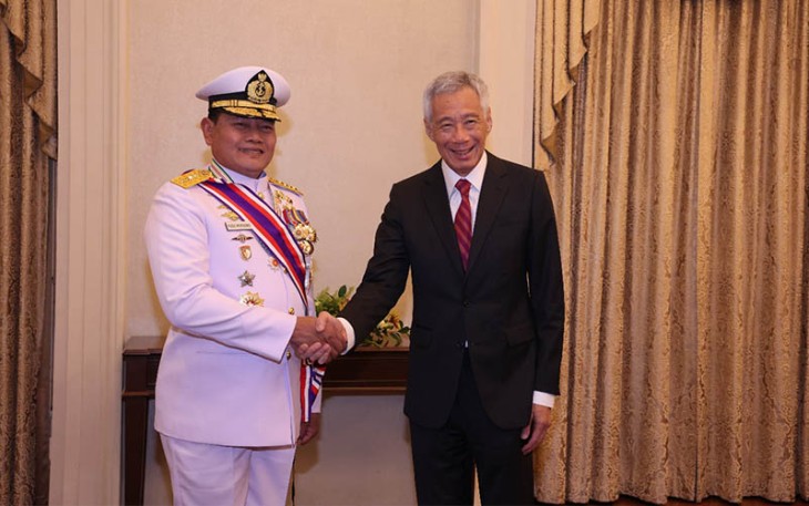 Laksamana TNI Yudo Margono saat Dianugerahi Bintang Jasa Darjah Utama Bakti Cemerlang oleh Presiden Singapura