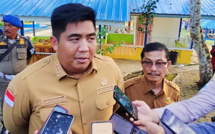 Bupati Bintan Roby Kurniawan saat didepan awak media usai melakukan Soft Launching Taman Satwa Kijang, Senin sore (12/02).
