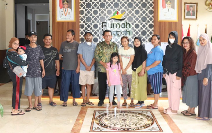 Gubernur Kepulauan Riau H. Ansar Ahmad menyempatkan diri mampir di rumah singgah Raja Ahmad Engku Haji Tua di jalan Bendungan Hilir, Kecamatan Tanah Abang, Kota Jakarta Pusat, Daerah Khusus Ibukota Jakarta, Jumat (23/2/2024).