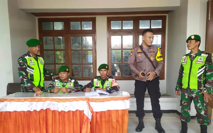 Kodim 0803/Madiun dan Polres Kota Madiun memperketat pengamanan kotak suara di tingkat Panitia Pemilihan Kecamatan (PPK) di seluruh wilayah Kota Madiun.