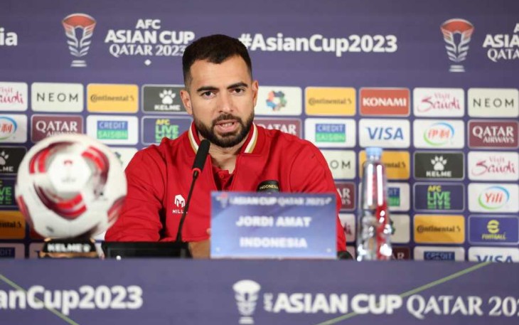 Jordi Amat pemain belakang timnas Indonesia saat konferensi pers jelang pertandingan melawan Vietnam lanjutan penyisihan grup D Piala Asia 2023 di Doha, Qatar, Kamis (18/1)
