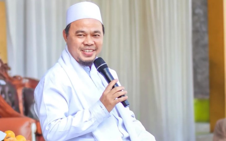 Pengasuh Pondok Pesantren Miftakhul Khair Curug, Tangerang, Banten, KH Hafidz Gunawan 
