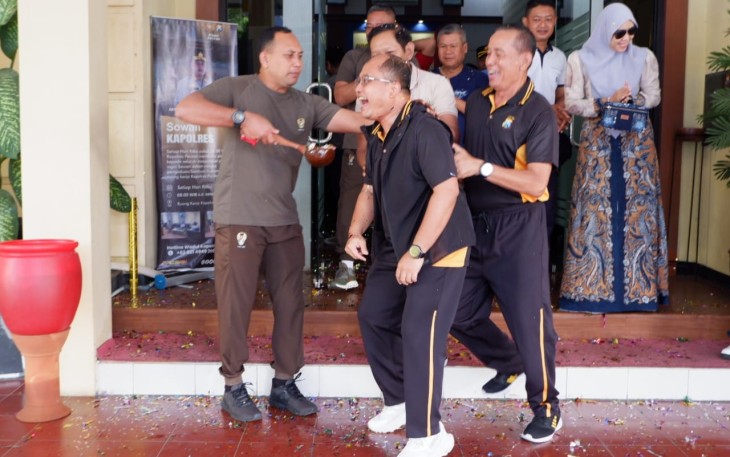 Kejutan Ultah ke Kapolres Pacitan