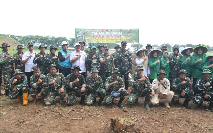 Danrem 071/Wijayakusuma Tanam Bawang Merah di Brebes
