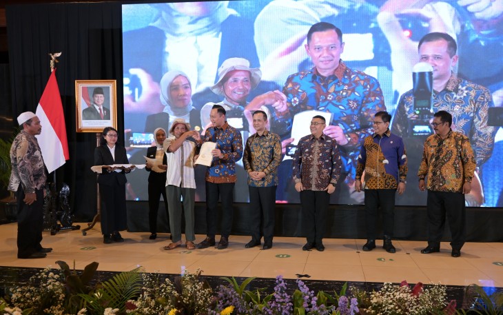 Seratus kepala keluarga yang hadir di Balai Makarti, Komplek Kantor Kementerian Transmigrasi, Kalibata, Jakarta (18/6/2025)