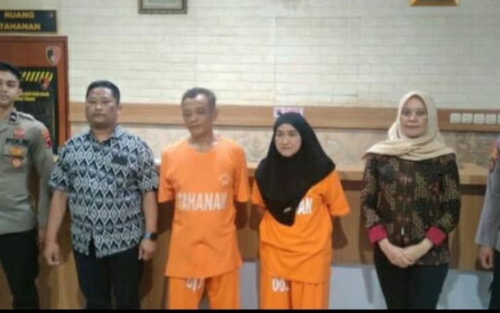 Salah satu ketua ormas di Kabupaten Blora berinisial Mnj dan istrinya saat diamankan Polda Jateng.