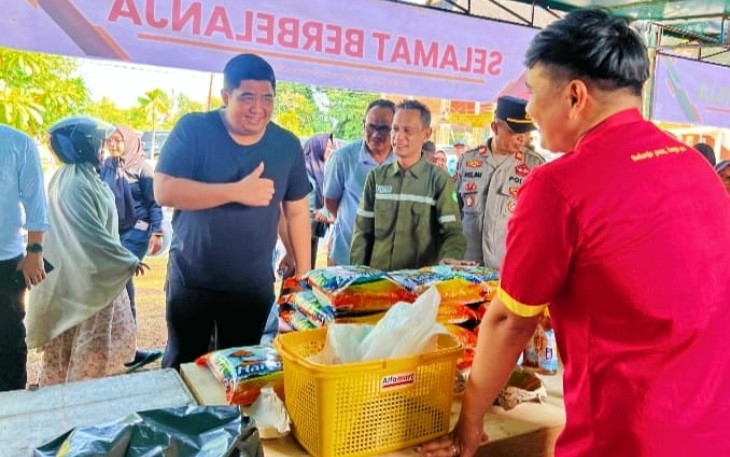 Bupati Bintan Roby Kurniawan SPWK Tinjau langsung pasar Murah.