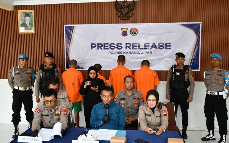 Press release Polres Karanganyar dipimpin oleh Kabag Ops Polres Karanganyar Kompol Dudi Pramudia, S.H., M.H. serta dihadiri oleh Kasat Reskrim AKP Wikan Sri Kadiyono, S.H., M.H., para Kapolsek jajaran, Kasi Humas IPTU Mulyadi, S.H., dan sejumlah awak media cetak maupun online di Kabupaten Karanganyar.