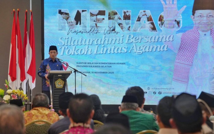 Menag Nasaruddin Umar saat Silaturahmi bersama Tokoh Lintas Agama di Aula Kantor Wilayah Kementerian Agama Sulawesi Selatan, Minggu (16/11/2025).