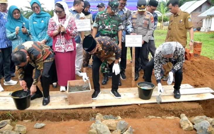 Mendes Yandri saat Peletakan Batu Pertama Kopdes Merah Putih