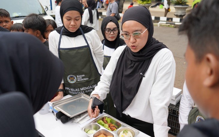 BGN saat Kenalkan MBG Secara Langsung di CFD Depok