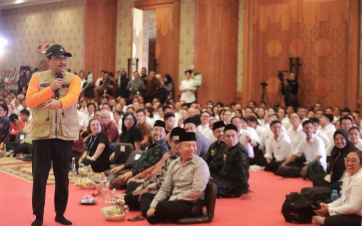 Mensos Saifullah Yusuf saat berdialog bersama pilar-pilar sosial di Puspem Badung, Bali, Selasa (25/2)