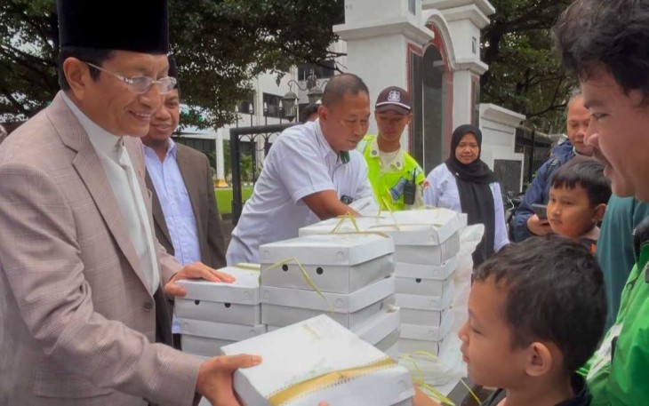 Menteri Agama Nsaruddin Umar membagikan takjil, Senin (3/3)
