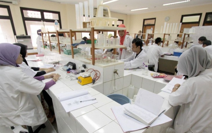 Mahasiswa Fakultas Kedokteran UIN Sunan Ampel Surabaya 