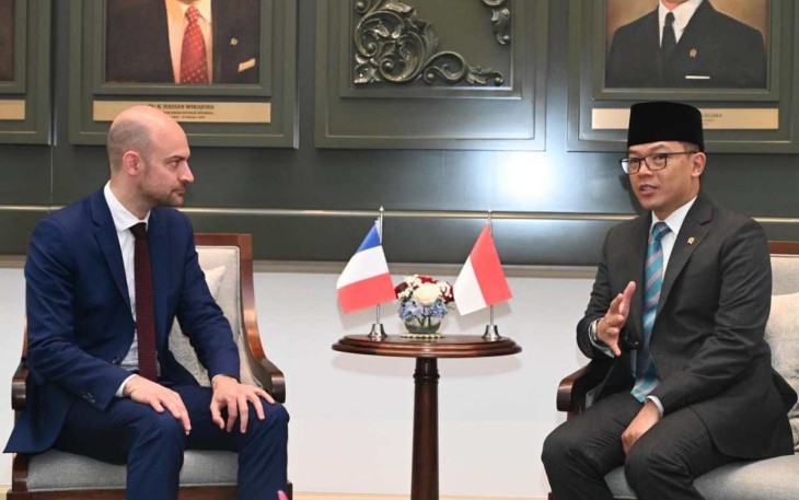 Menlu Sugiono bersama Menlu Prancis Jean-Noel Barrot di Jakarta, Rabu (26/3)