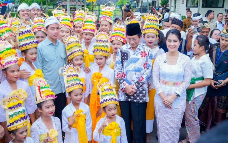 Wapres Gibran bersama Menag Nasaruddin dalam acara Tawur jagung Kesanga di Candi Prambanan, Jum'at (28/3)