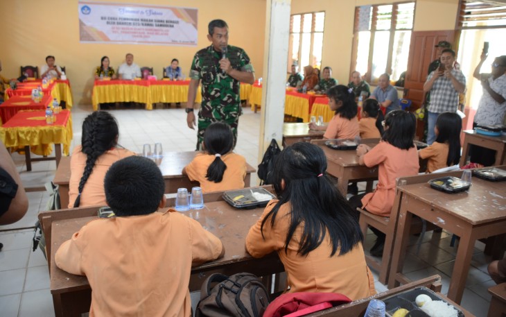 Danrem 023/KS saat Tinjau Program Makanan Bergizi Gratis di Pulau Nias