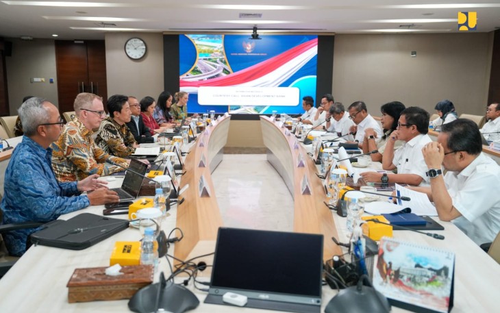 Wakil Menteri Pekerjaan Umum Diana Kusumastuti menerima kunjungan delegasi Asian Development Bank (ADB) yang dipimpin oleh Country Director ADB Jiro Tominaga di Kantor Kementerian PU, Senin (13/1/2025)