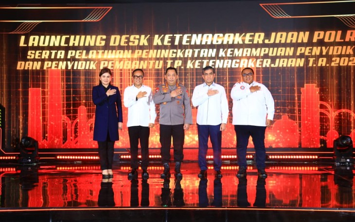 Kapolri Jenderal Polisi Drs. Listyo Sigit Prabowo meresmikan pembentukan Desk Ketenagakerjaan