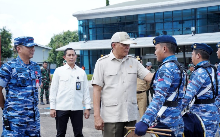Danlanud Sultan Hasanuddin Sambut Kedatangan Menhan RI di Makassar