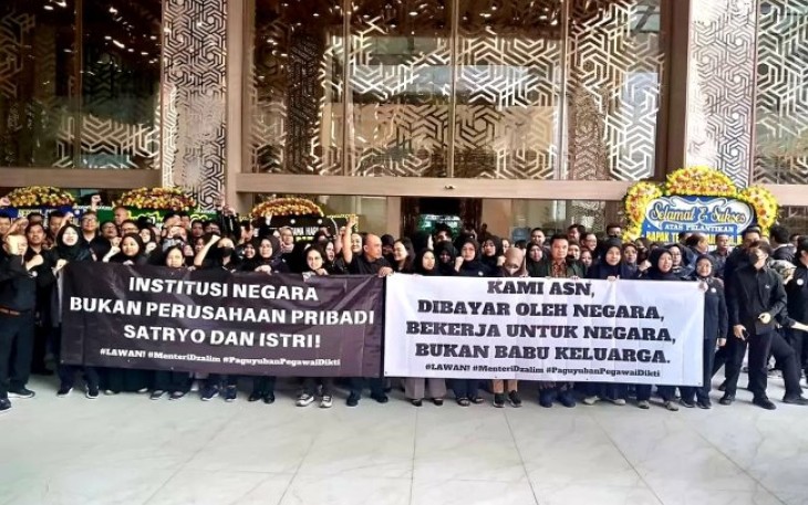 Aksi Senin Hitam ASN Kemendiktisaintek di Jakarta, Senin (20/1)
