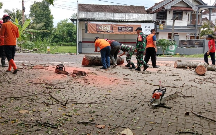 Aksi TNI-Polri dan BPBD Trenggalek