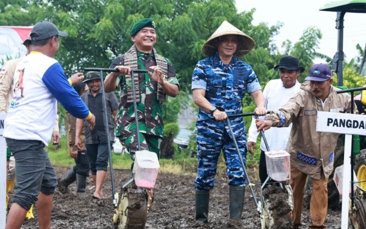 Pangkoopsud II saat turut Laksanakan Penanaman Jagung 1 Juta Hektar Serentak