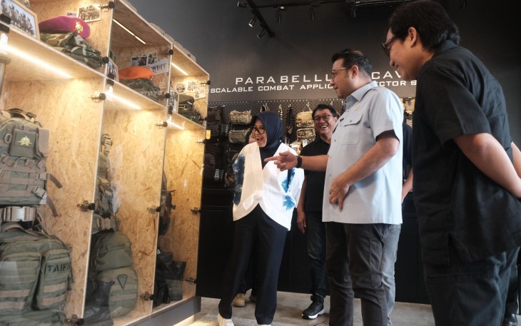 Menekraf Riefky saat berkunjung ke Parabellum, Jakarta pada Selasa, 14 Januari 2025. Menekraf Riefky turut didampingi Sekretaris Utama Kemenekraf Dessy Ruhati dan Deputi Bidang Pengembangan Strategis Ekraf Cecep Rukendi.