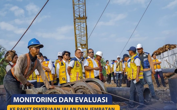 Kepala BPJN Bengkulu Zepnat Kambu turun langsung ke lapangan untuk melakukan monitoring dan evaluasi (monev) terhadap sejumlah proyek preservasi jalan yang sedang berjalan di wilayah Bengkulu