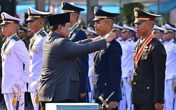Presiden Republik Indonesia Prabowo Subianto  melantik serta mengambil sumpah sebanyak 2.000 Perwira Remaja TNI-Polri