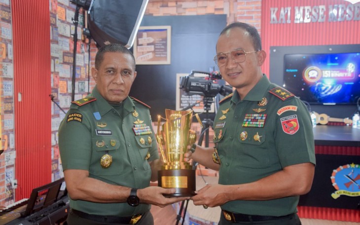 Pangdam XV/Pattimura, Mayjen TNI Putranto Gatot Sri Handoyo, menegaskan komitmennya untuk mengawal penuh upaya Korem 151/Binaiya meraih predikat Wilayah Bebas dari Korupsi (WBK) dan Wilayah Birokrasi Bersih Melayani (WBBM)