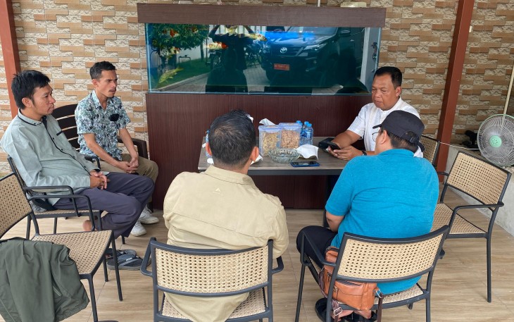 Sejumlah pengurus harian Asosiasi Pariwisata Madura (ASPRIM) bersilaturahmi dengan Mayjen TNI Dr. Farid Makruf, M.A di kediaman sang Jenderal di Surabaya, Jumat (10/1/2025)