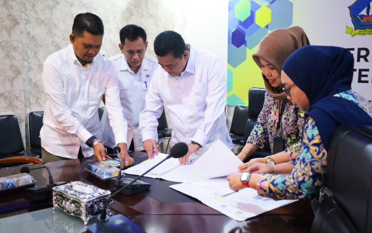 Sekda Bintan Lakukan Serah Terima Program SANIMAS Untuk Kecamatan Tambelan