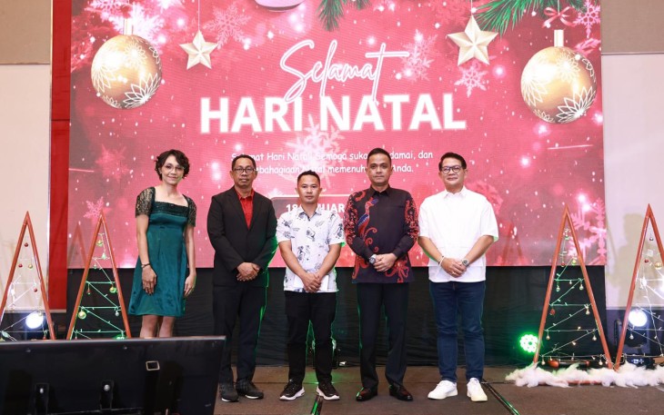 Panglima Komando Operasi Udara II Marsda TNI Deni Hasoloan S. hadiri Perayaan Natal Oikumene Bandara Sultan Hasanuddin T.A. 2024, bertempat di Balla Rate Dalton Hotel, Jalan Perintis Kemerdekaan, Kec. Biringkanaya, Kota Makassar, Sulawesi Selatan, Sabtu (18/1/2025)