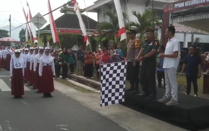 Danramil 0801/03 Arjosari Lepas Pemberangkatan Lomba Gerak Jalan Tingkat Kecamatan