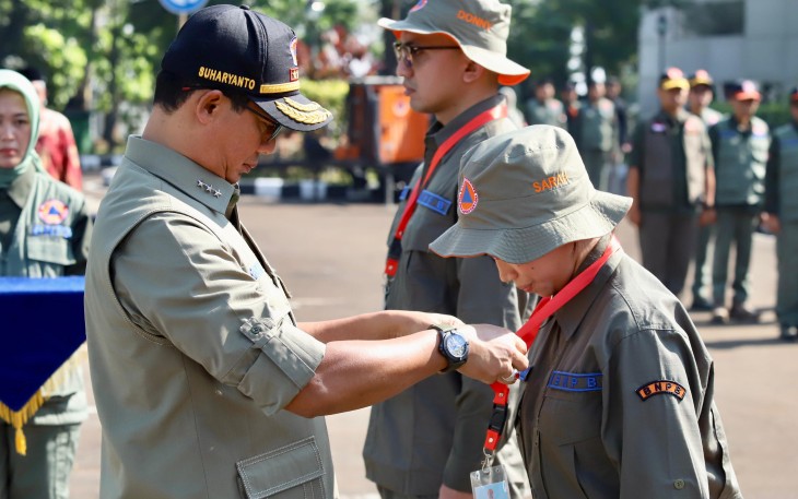 Kepala BNPB Letjen TNI Dr. Suharyanto, S.Sos, M.M, memimpin upacara pembukaan orientasi CPNS BNPB tahun anggaran 2024, di Gedung Pusdiklat INA-DRTG Sentul, Bogor, Jumat (20/6)