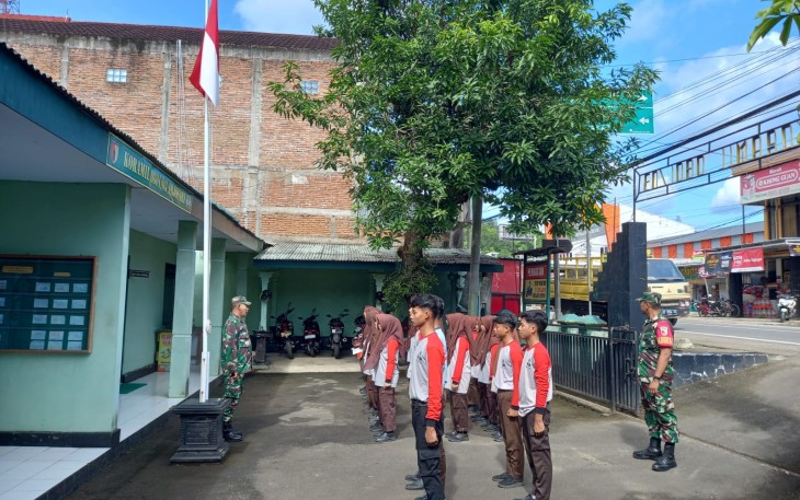Babinsa Koramil 0801/03 Arjosari Beri Pelatihan PBB dan Wasbang