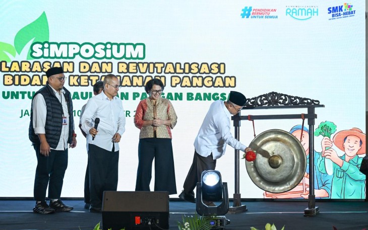 Kementerian Pendidikan Dasar dan Menengah (Kemendikdasmen) melalui Direktorat Sekolah Menengah Kejuruan, Direktorat Jenderal Pendidikan Vokasi, Pendidikan Khusus, dan Pendidikan Layanan Khusus (PKPLK) menggelar Simposium Penyelarasan dan Revitalisasi Vokasi Bidang Ketahanan Pangan dengan tajuk “Dari SMK untuk Kedaulatan Pangan Bangsa”